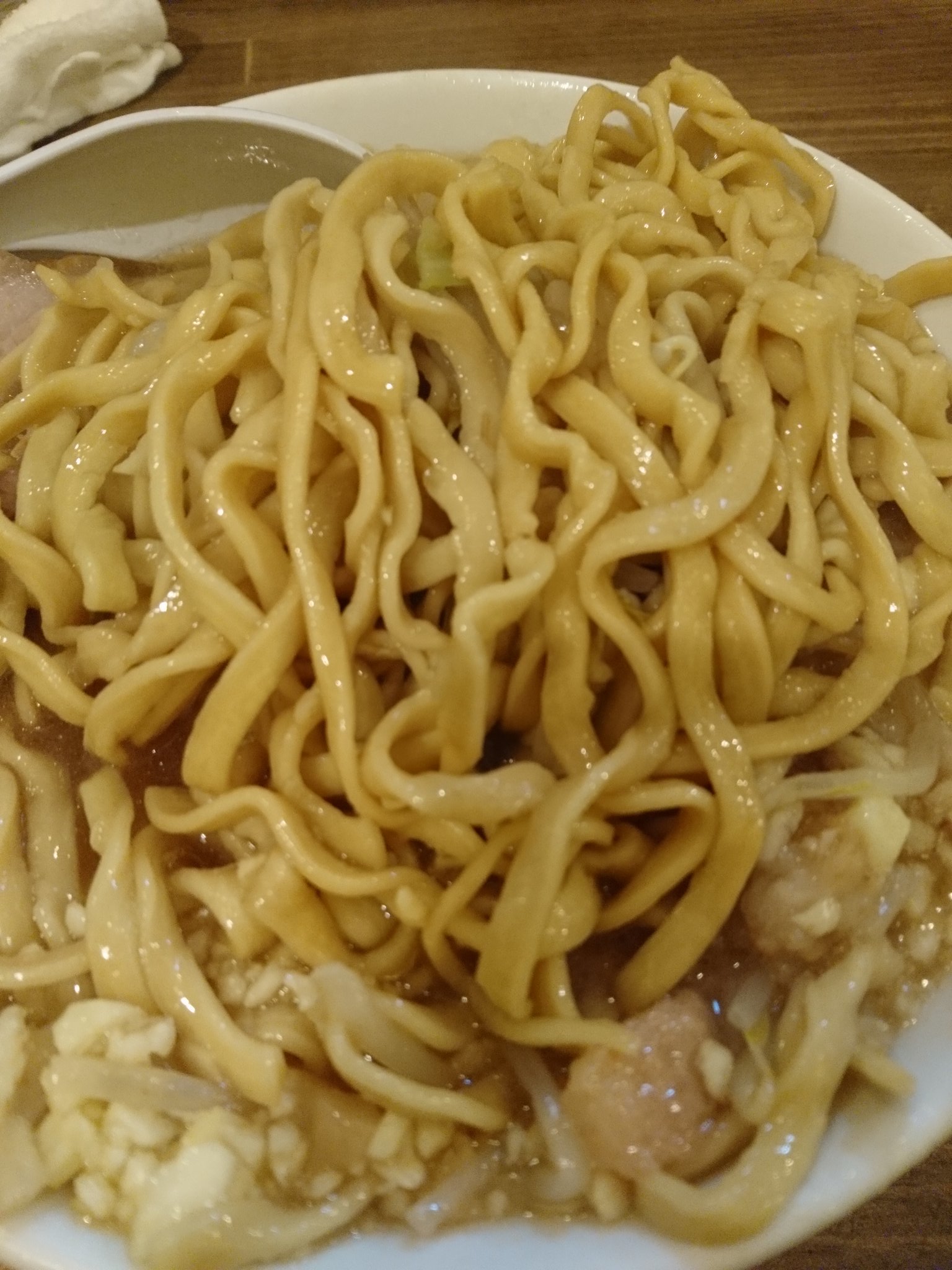 ヨッシー 男気らーめん アカギ ラーメン大 Nm 春夏仕様に乳化から微乳化に変わったというスープは気持ち飲みやすく感じるが豚の旨味はしっかり 少しとろみもあり 小麦の香りの良いアカギ麺と絡み美味しすぎる 豚はいつもながらなんでこんなに