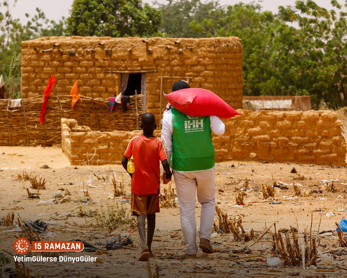 Peygamberimiz: "Allah'a en sevgili ev, içinde ikram gören yetim bulunan evdir." diye buyuruyor. O halde Allah katındaki bu güzel evlerin sayılarını artırmaya ne dersiniz? 

YetimGülerse DünyaGüler
ihh.org.tr/bagis#yetim
