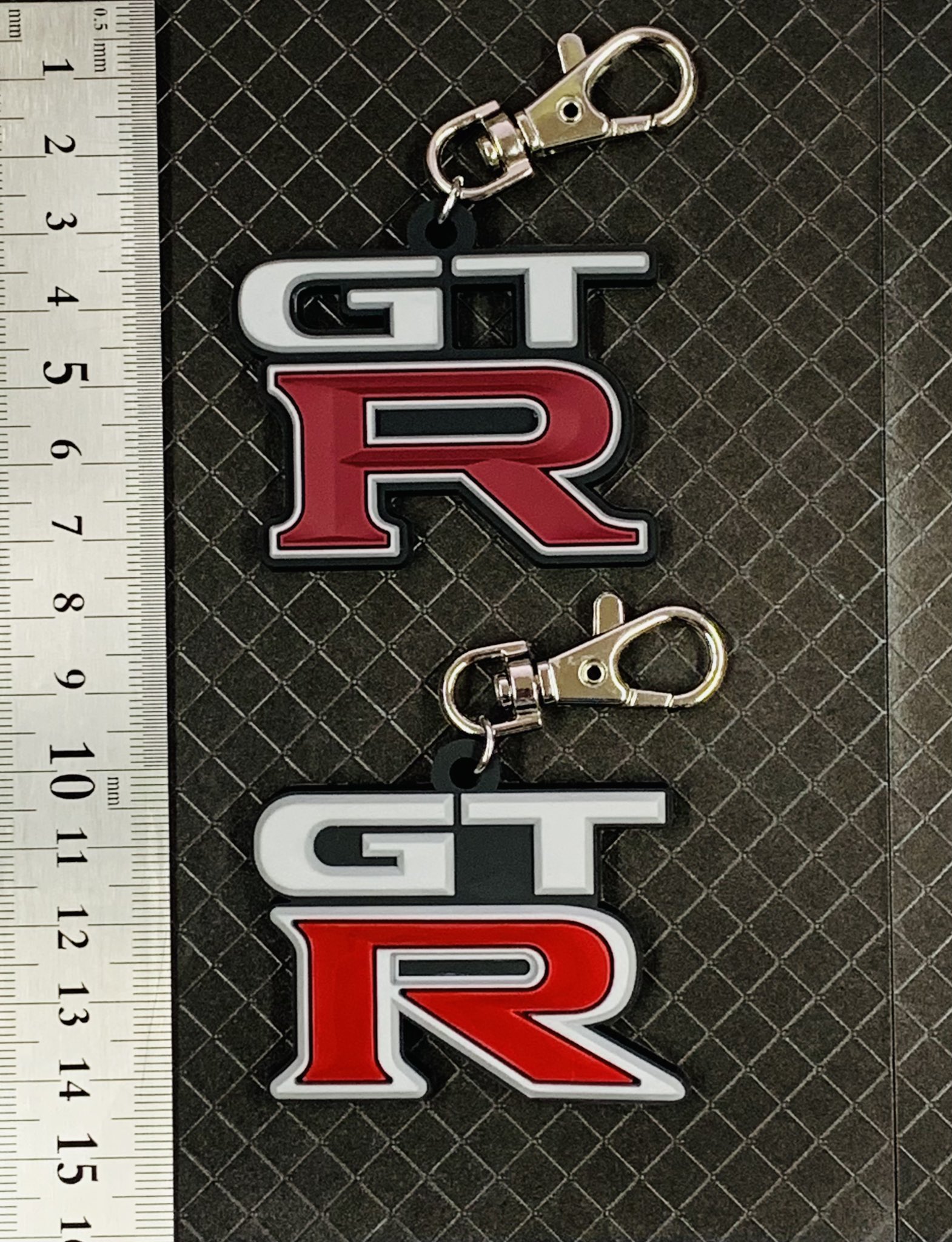 Hmagarage Gt Rエンブレム ストラップコレクション ついに量産サンプルが届きました 実際のエンブレムよりサイズが小さいですが形状はバッチリなので御満足頂けるかと思います 発売までもう少しだけお待ちください Gtr スカイライン T Co