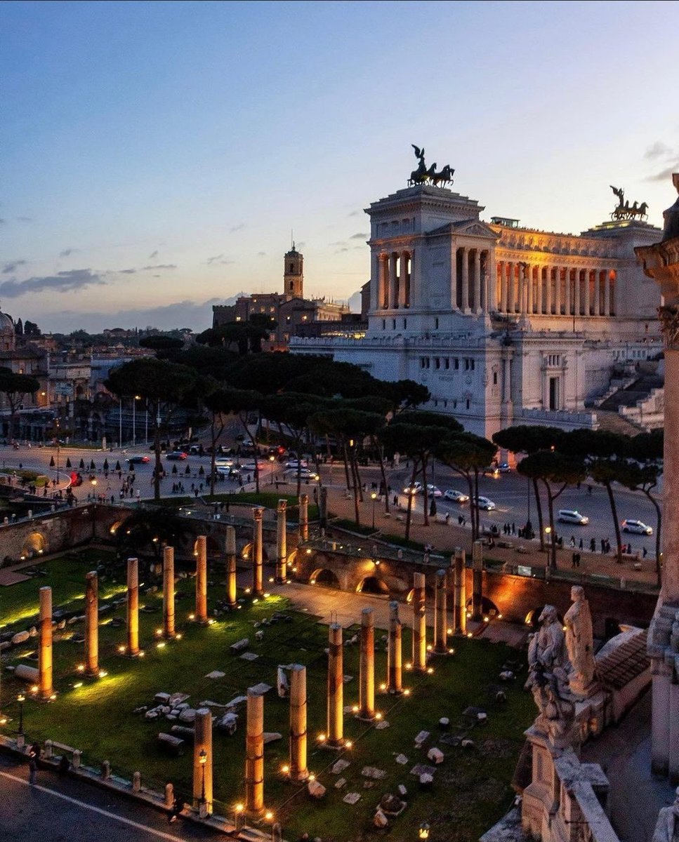 A stunning pic of #AltareDellaPatria in #Rome 😍 have you ever been?