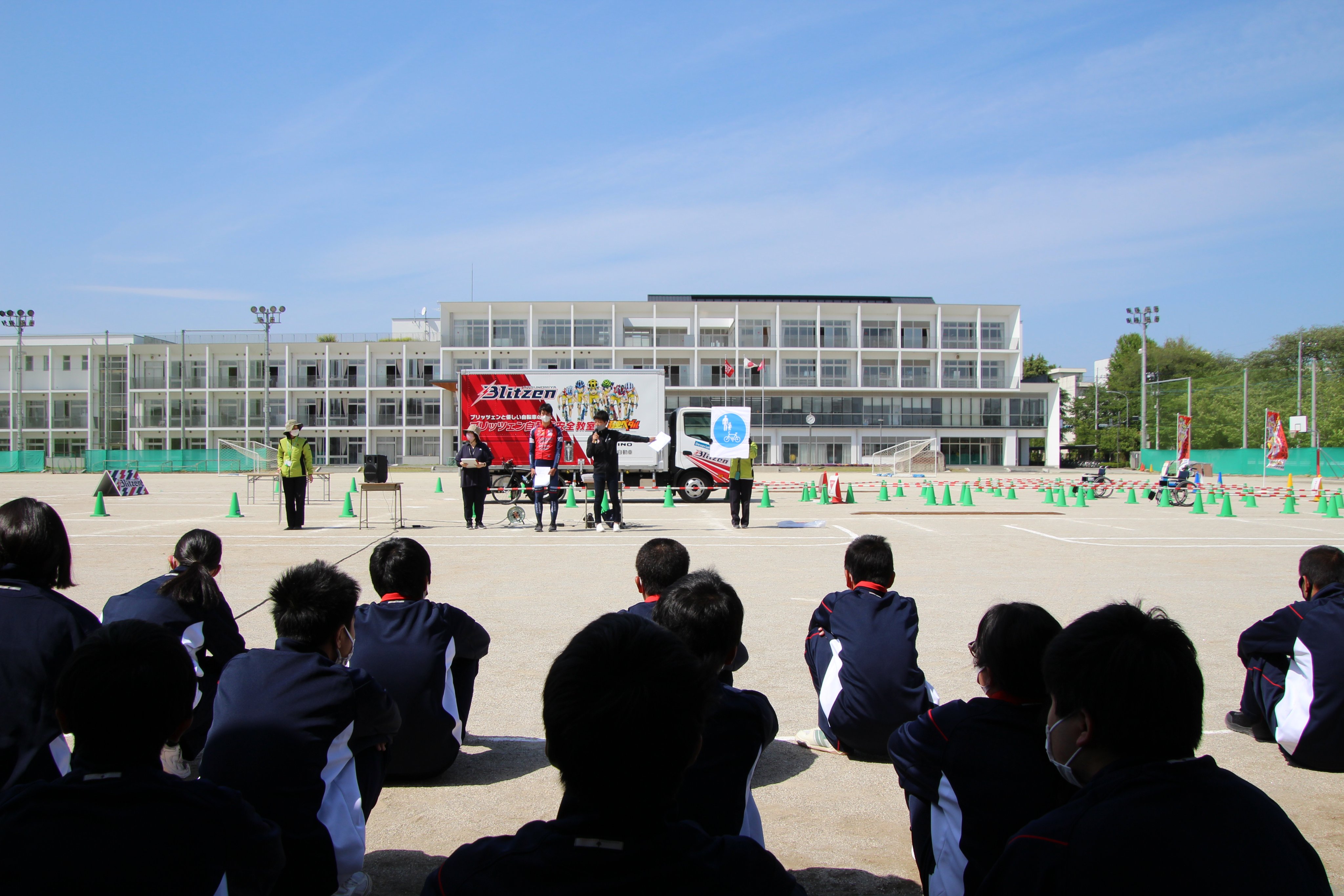 宇都宮ブリッツェン 3 19 富士クリテリウムチャンピオンシップ 4月27日 火 地域貢献活動 栃木県立特別支援学校宇都宮青葉高等学園にて 弱虫ペダル Blitzen 自転車安全教室を開催しました 宇都宮ブリッツェンからは及川一総選手と柿沼章
