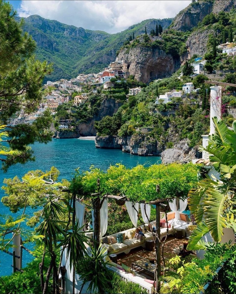 #Positano in all its beauty 😍 have you ever been? #italy #beautifuldestinations