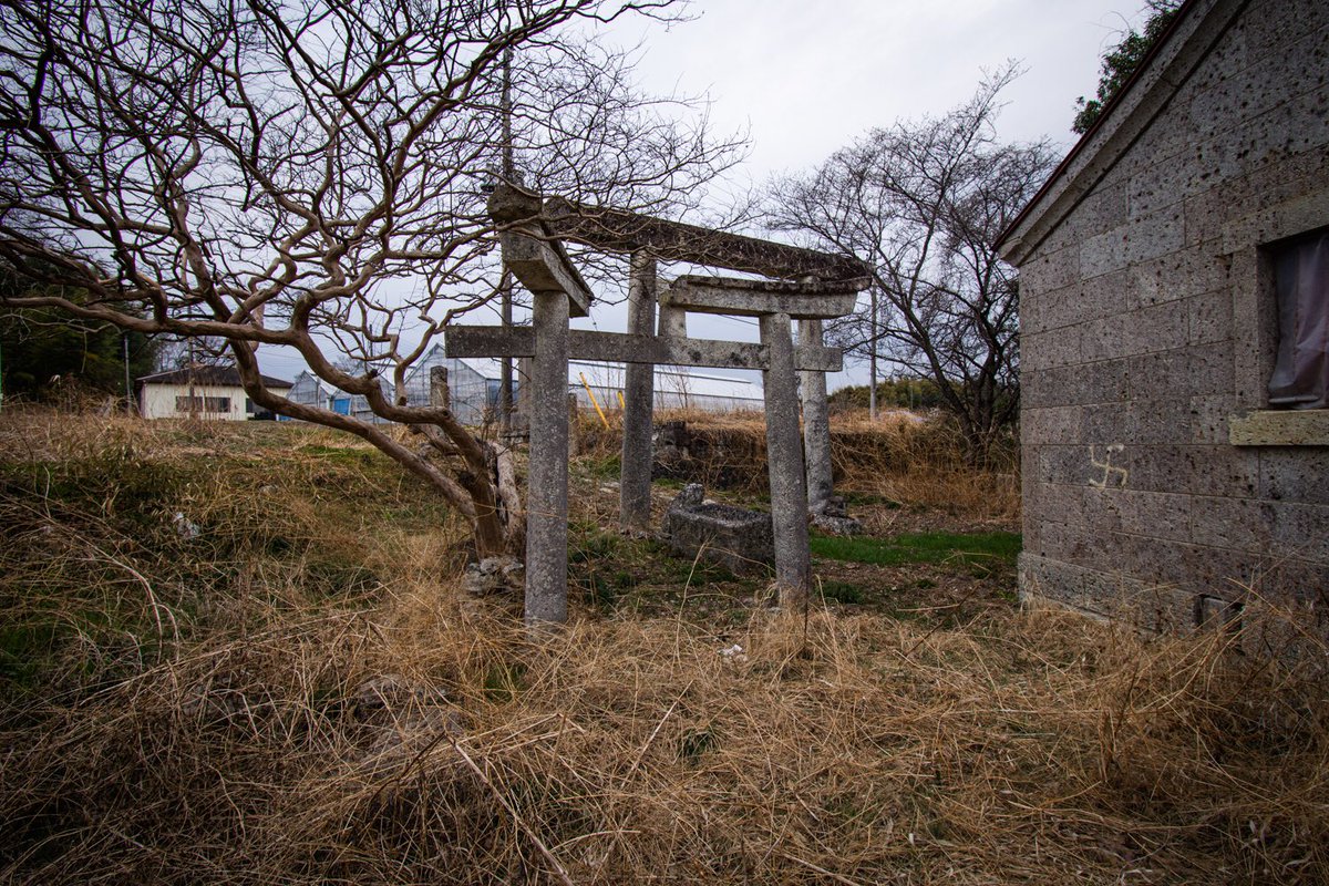 なぜこうなった 鳥居がねじれるというバグが発生しており調べても情報が出てこない Togetter