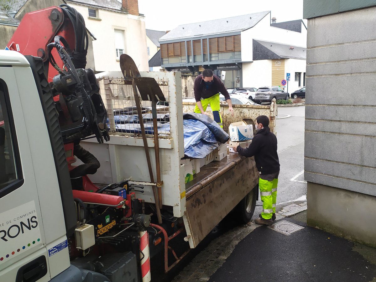 lescoevrons's tweet image. 🏷  Mardi des #Archives des #Coëvrons - #Classer c'est aussi #éliminer. Sous le contrôle scientifique &amp;amp; technique des Archives départementales de la #Mayenne, nous procédons régulièrement aux éliminations réglementaires, évacuées par le service #technique des Coëvrons. #Pilon