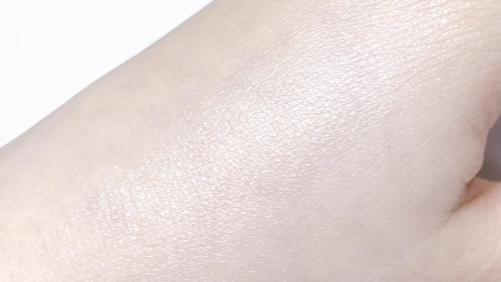 CHANELのハイライトに激似？！「Visee」のパーリィベージュはデパコスと変わらない実力！！