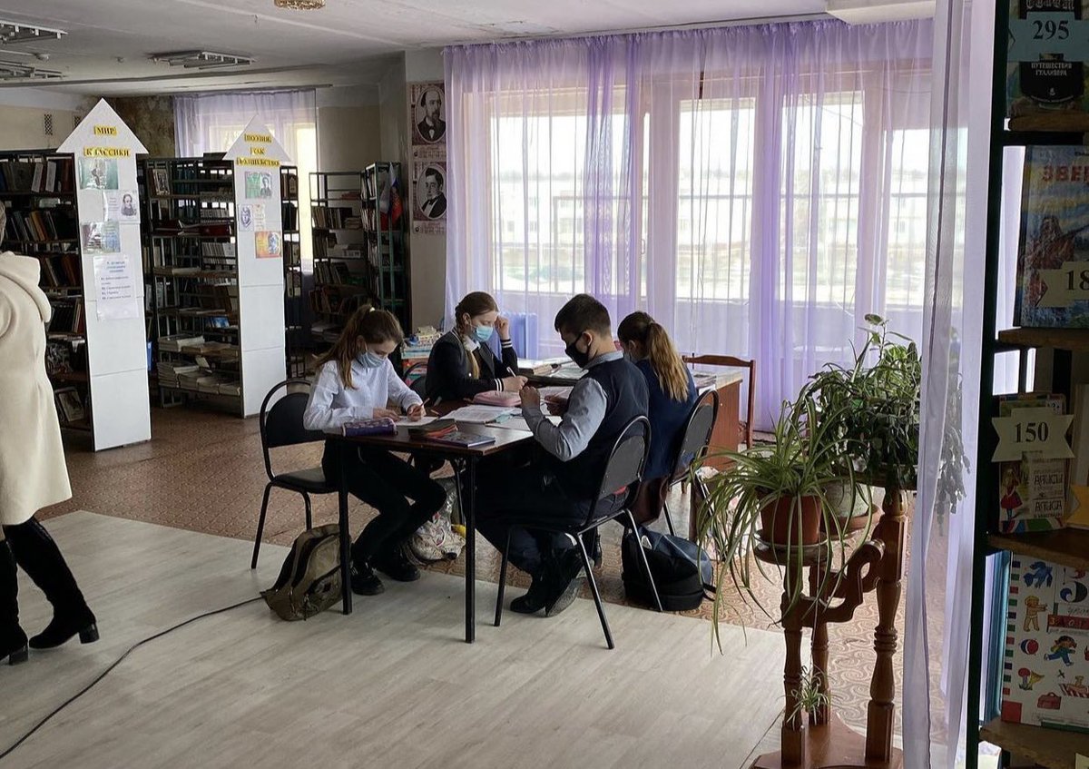 Приятно было увидеть более десятка ребят в сельской библиотеке с. Подгорное.  Они бурно обсуждали содержание книг и советовали, что выбрать. Партийные инициативы как проект «Культура малой родины» полезны, необходимы сёлам. Рад поучаствовать в пополнении книжного фонда #er63