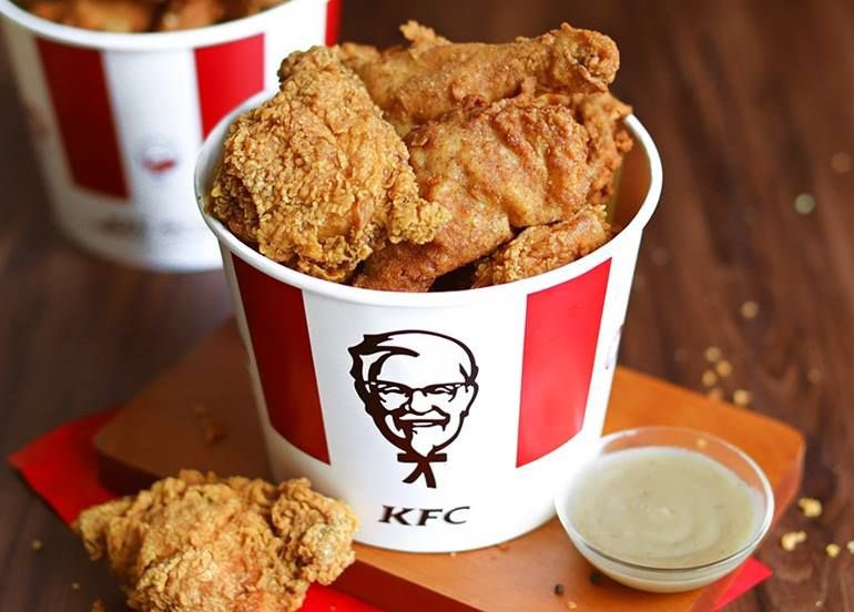 Kentucky fried chicken каталог. Кентаки Фрайд Чикен. Кентукки Фрайд Чикен Москва.