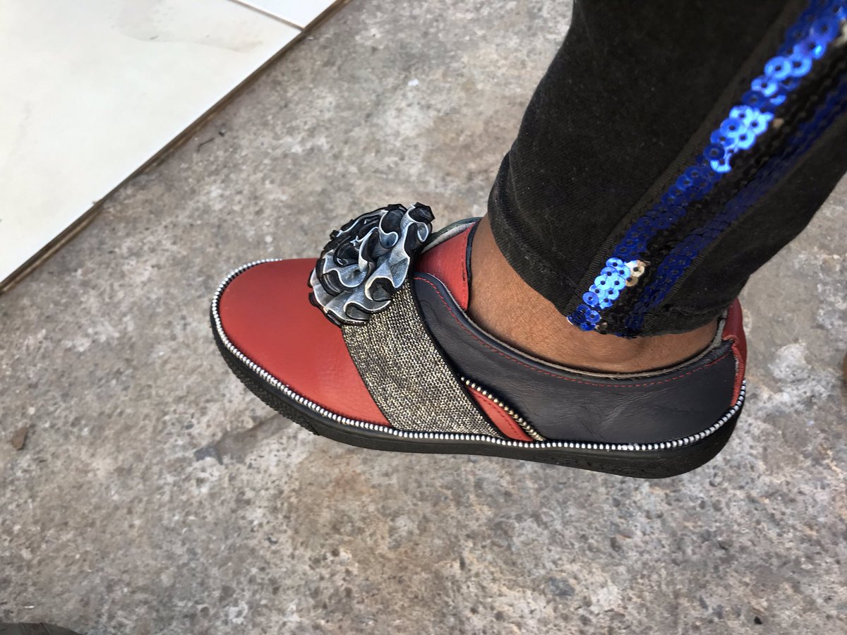 ItumelengModib9's tweet photo. Spinara handcrafted shoes and belts support local https://t.co/6TkRHI7lvo