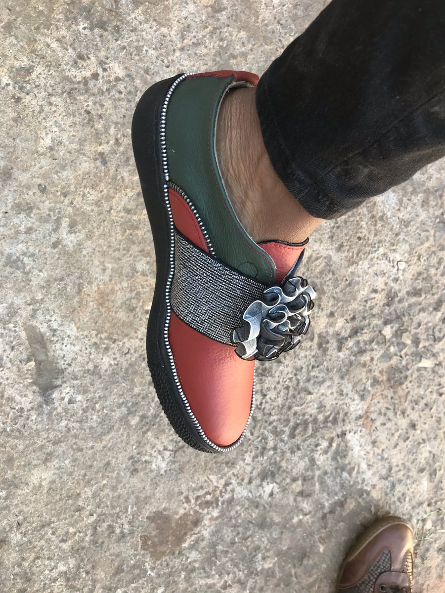 ItumelengModib9's tweet photo. Spinara handcrafted shoes and belts support local https://t.co/6TkRHI7lvo