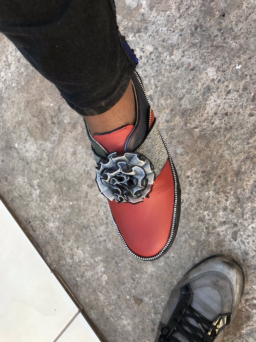 ItumelengModib9's tweet photo. Spinara handcrafted shoes and belts support local https://t.co/6TkRHI7lvo
