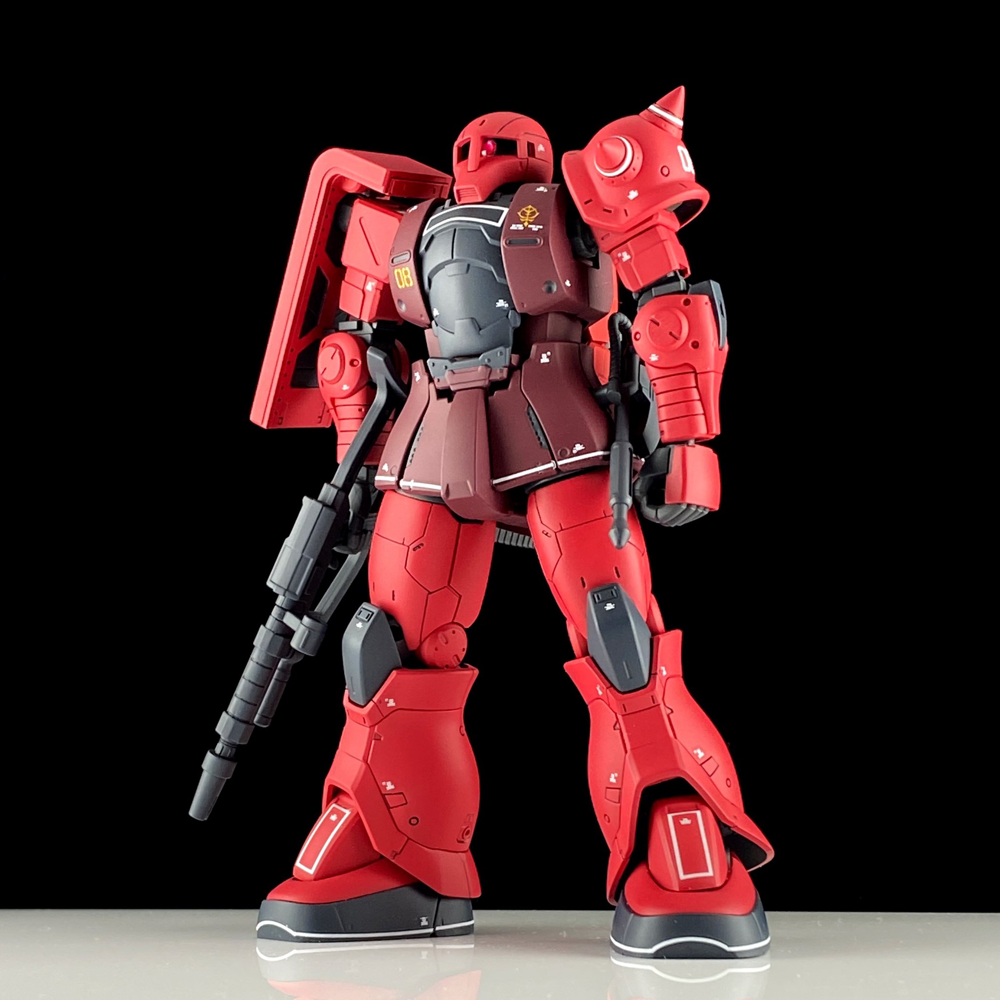 雪丸 Hg 1 144 シャア専用ザク 完成 胴体と太ももを延長 足の甲の可動化でスタイル改修しています カラーリングは３度塗りで赤味を濃くしています ガンプラ T Co Gcm2eilull Twitter