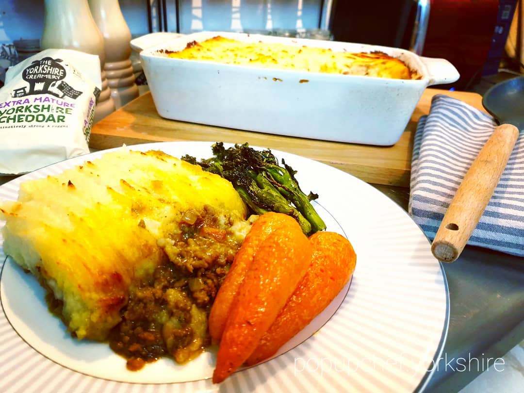 Indian Spiced Shepherd's Pie topped with Extra Mature Yorkshire Creamery Cheese...now that's a meal we could eat right now. Who agrees? 📸Image from popupchef.yorkshire 🧀🧀 #cheesydoesit