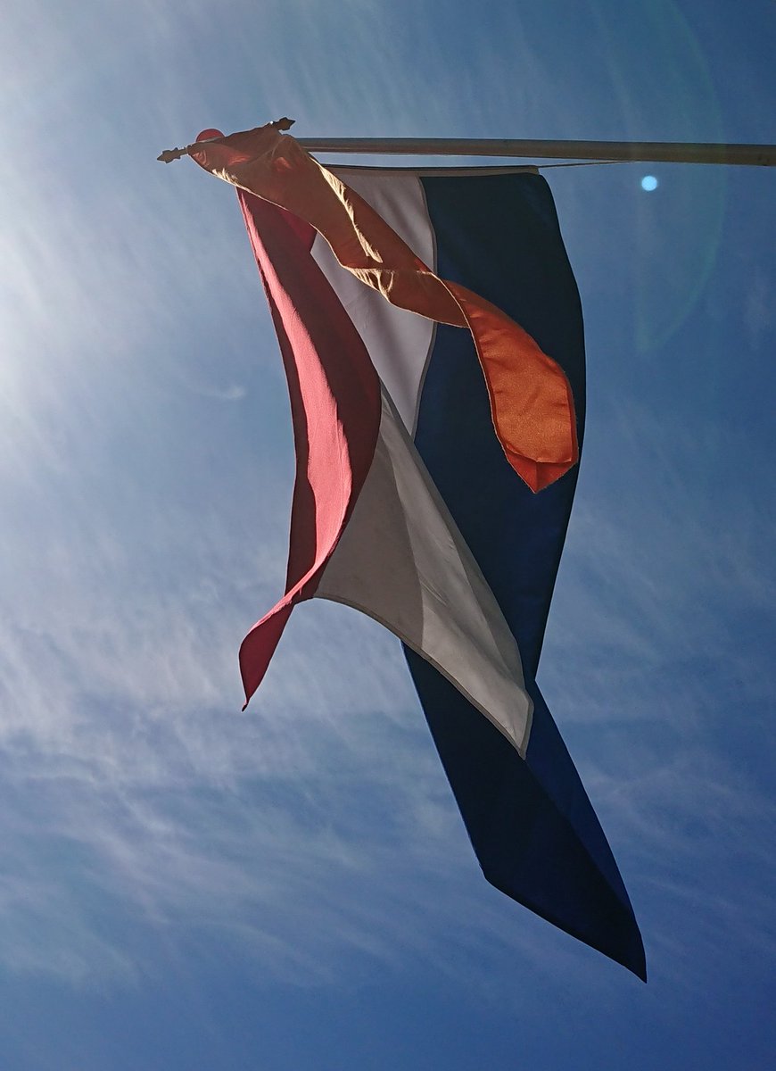 Elsvandeweg's tweet photo. Fijne Koningsdag!
Happy King's Day! https://t.co/wpKUdvRtv7