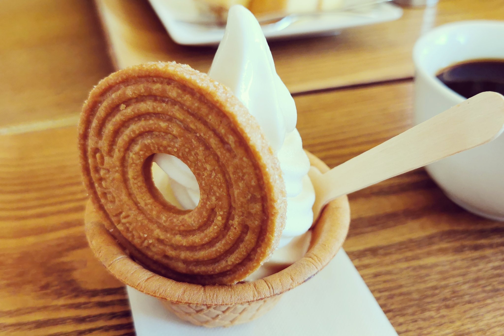 ジャー子 ラコリーナ近江八幡 ソフト食べたよ また行きたいな 色々美味しそうなスイーツがいっぱいだから次行く時はお腹空かせてからいこう T Co Sqliv3krtf ラコリーナ近江八幡 たねや ラコリーナ バームクーヘン バームソフト