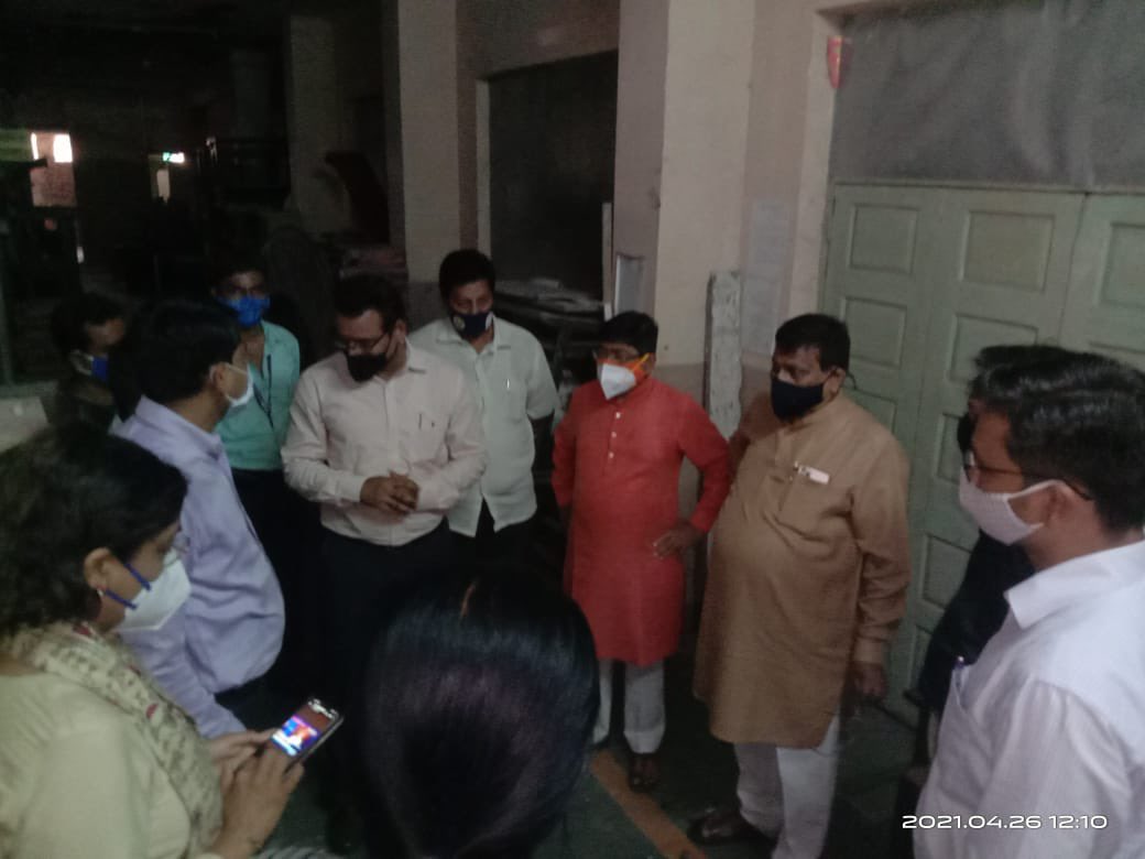 AjayChoudhariSS's tweet photo. अभ्युदय नगर महापालिका शाळा ( काळाचौकी ) व प्रबोधनकार ठाकरे उध्यान महापालिका शाळा (शिवडी)या दोन्ही ठिकाणी नवीन लसीकरण केंद्र सुरू करण्यासाठी महानगरपालिकेला प्रस्ताव  देण्यात आला. त्या लसीकरण केंद्रांची पहाणी आज करण्यात आली

#waragainstvirus #covid_19 #Shivadi_Vidhansabha #Shivsena https://t.co/oujzS3cuox