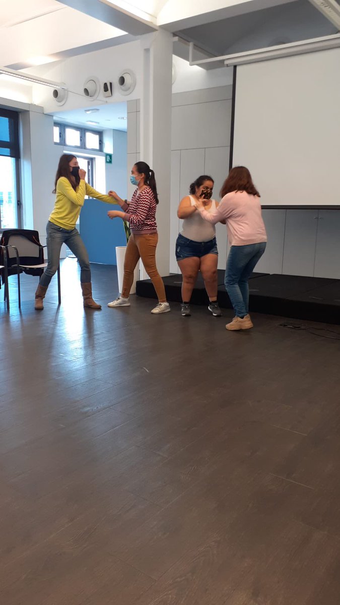 Sortida amb 1r #ife al <a href="/caixaforum/">CaixaForum</a> fent el taller #comunicat per treballar l’expressió corporal