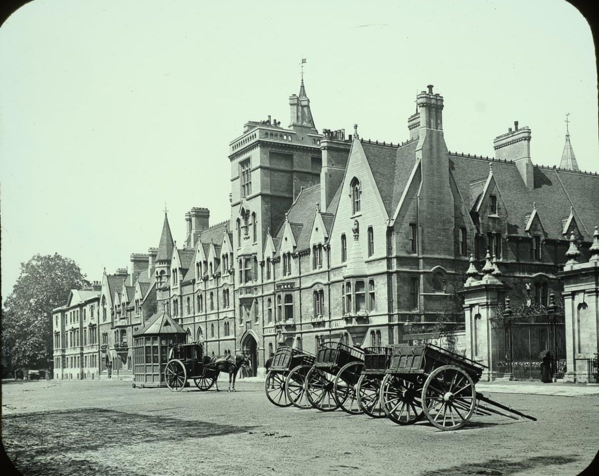 BalliolOxford's tweet image. Balliol's Broad Street facade, probably in the 1890s, from a collection of early lantern glass slides of Oxford, taken by the Scottish photographer George Washington Wilson.