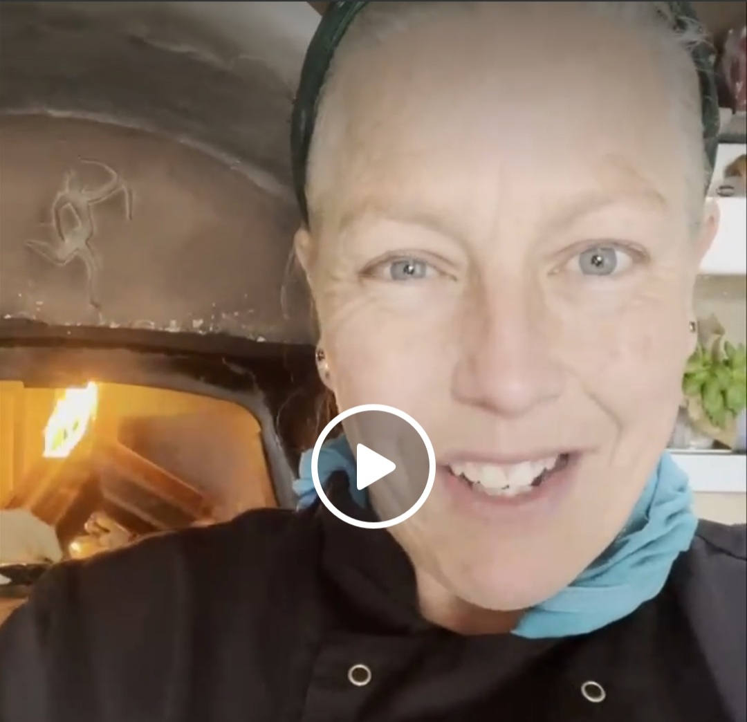 BloodyPolitics's tweet photo. Shout out to the fabulous Rhona and her wonderful fired Pizza van. Due to a single complaint she's doing her last stint at Prestwick Oval this week. Support her wee business if you can. Her pizzas are a real treat. https://t.co/avln5dAU1u https://t.co/uAhSeNAqQ0