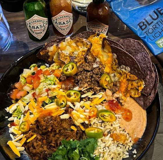We can't stop thinking about this Banging Burrito Bowl! Served with delicious Extra-mature Yorkshire Cheddar, cumin &amp; garlic spiced beef, refried beans, tomato, lettuce, salsa, soured cream, rice, and chilies🌯🌶️🔥🧀 The perfect weekend #fakeaway