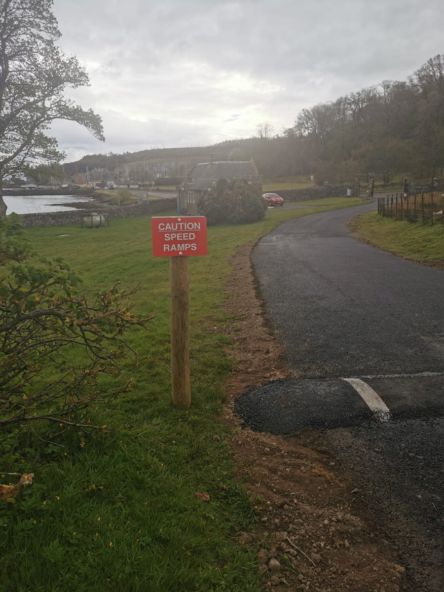 Job with a view this morning we were out installing speed bump signs at @CastleKames on their newly renovated drive A pleasure as always and thank you for your continued support #teambutesigns #open7daysforyou #teambutesigns