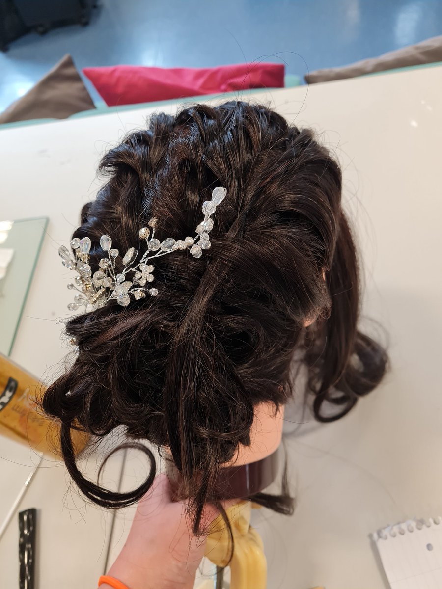 We run out of time today but girls done so well trying this rope braid bun look with <a href="/ACSchoolsTeam/">ACSchoolsTeam</a> at <a href="/pwkacademy/">Prestwick Academy</a>  this morning. Next week some nail art!