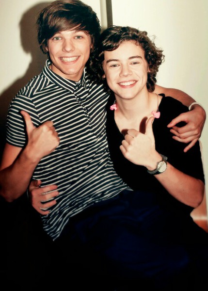 Larry photos/gifs i feel like people forgot aren& #39;t manips;long and beautiful thread:
