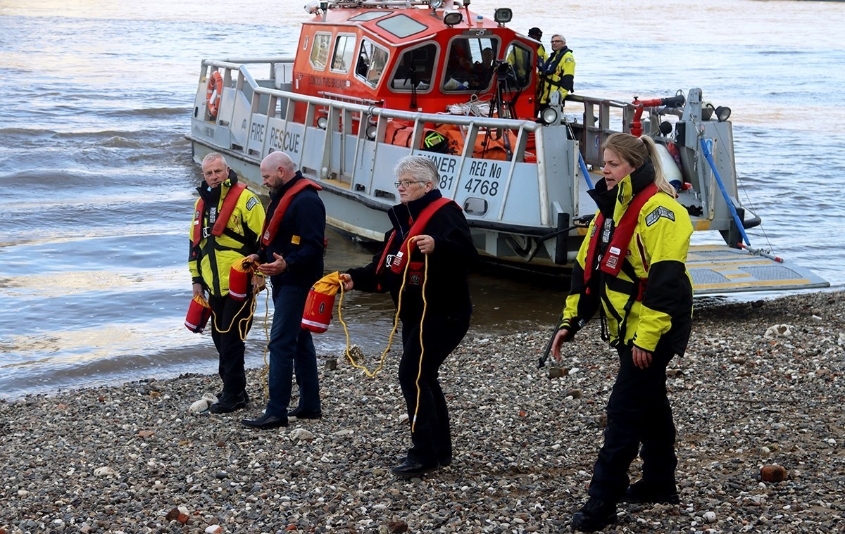 We’re linking up with  @RNLI to deliver life-saving water safety training to staff at some of  #London’s waterside venues. As the weather warms up, make sure you know how to stay safe around London’s canals, waterways and rivers  #BeWaterAware  http://orlo.uk/uYMbS 