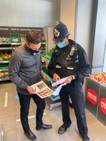 KentPoliceDart's tweet photo. Dartford Town Centre Team engaging with local stores about the dangers of knife crime. PD #OpSceptre #keepkentsafe https://t.co/efK2JQkNiz