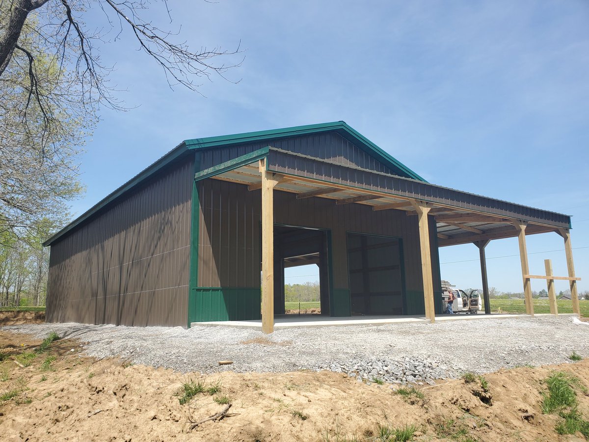 jcarver1985's tweet photo. 30x60x14 10x70 10x40 wrapped around porches that dropped 2ft 4 frame outs 2 man doors wainscoting 1ft overhang with roof insulation built in Jamestown KY.
#JCPromotions #PoleBarns #PostFrameBuilding #JamestownKY https://t.co/0mScUHzFQp
