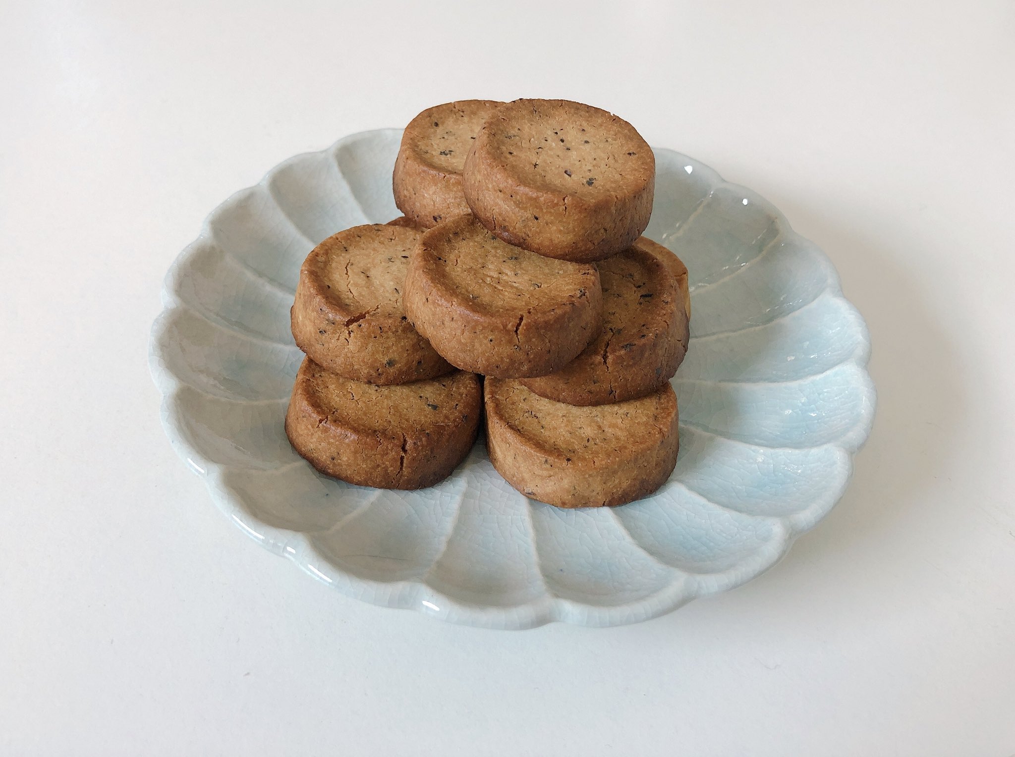 きなこ図鑑 黒ごまきな粉クッキー 厚めでザクザク食感 黒ごまきな粉をそのまま食べてもすご く美味しいのだけれど お菓子にするとまた違った喜びが きな粉 きなこ図鑑 お菓子作り好きな人と繋がりたい クッキーレシピ T Co Gjxaz85wqq