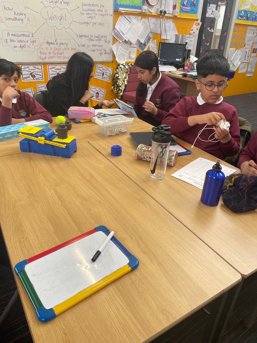PPSP7B's tweet photo. P7B have been busy estimating and then weighing different items using g and kg weights! ⚖️ 📏 💭 https://t.co/aCYZfCfxCe