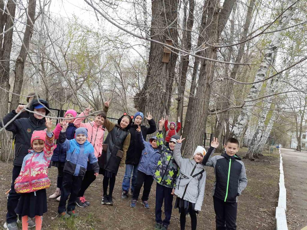 elena31101's tweet image. 19 апреля 2021г. в рамках Весенней Недели Добра - 2021 учащиеся ГБОУ СОШ пос. Октябрьский провели акцию Всемирный день Земли. Ребята вместе с родителями развесили скворечники  на территории своей школы.
#ВесенняяНеделяДобра