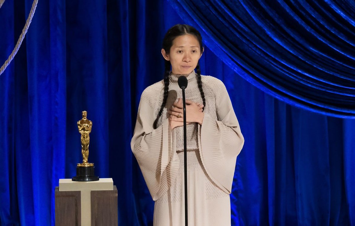 В Китае удаляют новости о победе Хлои Чжао на #Oscars Из поисковых систем и соцсетей пропадают любые упоминания о триумфе режиссера. Причиной стали высказывания режиссера: например, в 2013 она заявила, что "в Китае повсюду ложь". Хлоя родилась в Китае, а затем переехала в США.