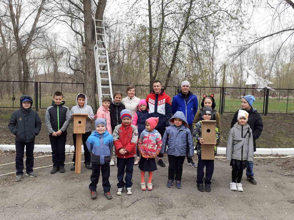 elena31101's tweet image. 19 апреля 2021г. в рамках Весенней Недели Добра - 2021 учащиеся ГБОУ СОШ пос. Октябрьский провели акцию Всемирный день Земли. Ребята вместе с родителями развесили скворечники  на территории своей школы.
#ВесенняяНеделяДобра