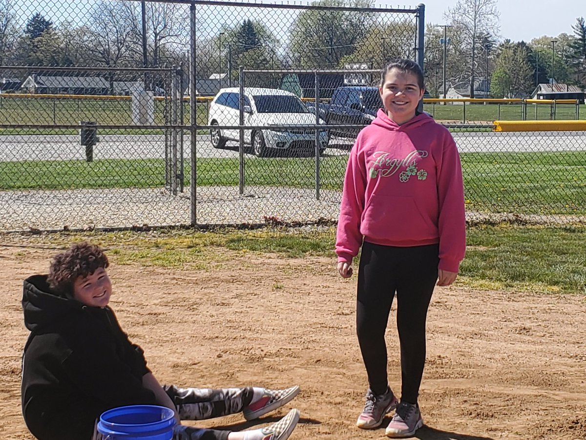 bcreager12's tweet photo. These NEHS kiddos are beyond amazing! They volunteered two hours on a Sunday to help the MGYSL get ready for opening day! #WeAreMG  #ProudArgyll https://t.co/CosFzKgCwi