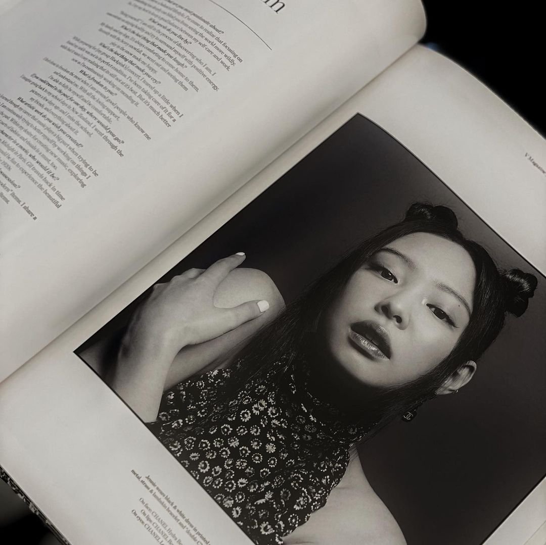 Chanel book ( blackpink Jennie)