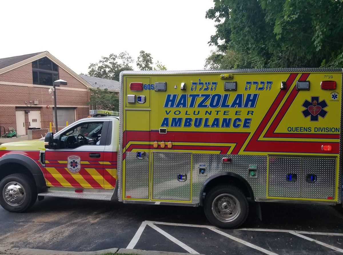 donspilky's tweet photo. For the past 25 years, I have had the privilege to volunteer as an NYS EMT for my local ambulance corps (Hatzolah of Great Neck and Queens). 2020 was beyond challenging, our call volume exploded and we responded to community needs regardless of the risk and danger to ourselves 1/ https://t.co/UZappXDRNT