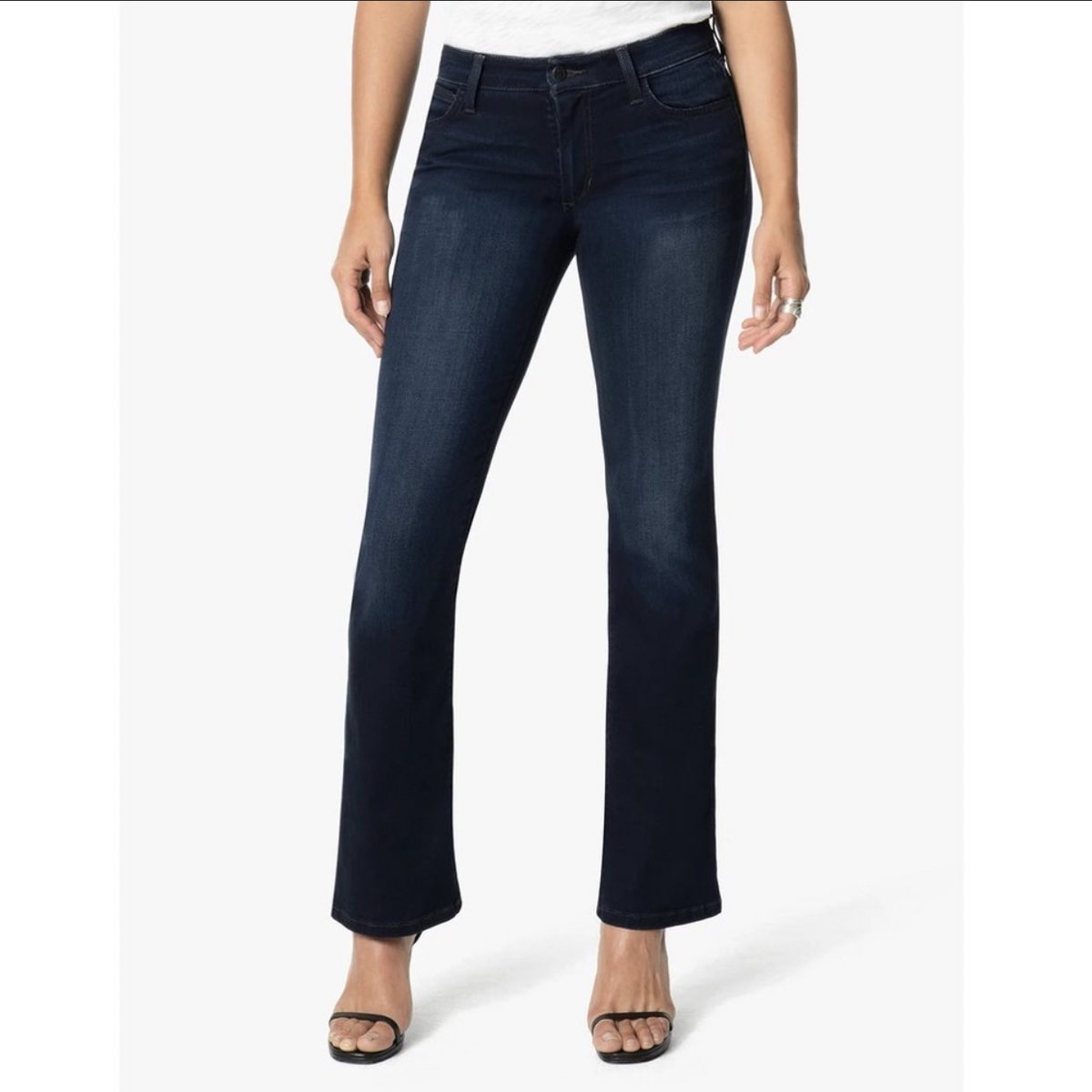DaretobeThrifty's tweet photo. Check out this listing! Available on #Poshmark #eBay or #Mercari 👉🏽Link in Bio: Joe’s Jeans Provocateur Dark Rinse Flare Leg Jeans - Size 30 👈🏽

#shopmycloset #sustainablefashion #shopsecondfirst #resellercommunity #resellersquad #joesjeans #joesjeansforsale #joesjeanssecond https://t.co/99eHV3SqqO