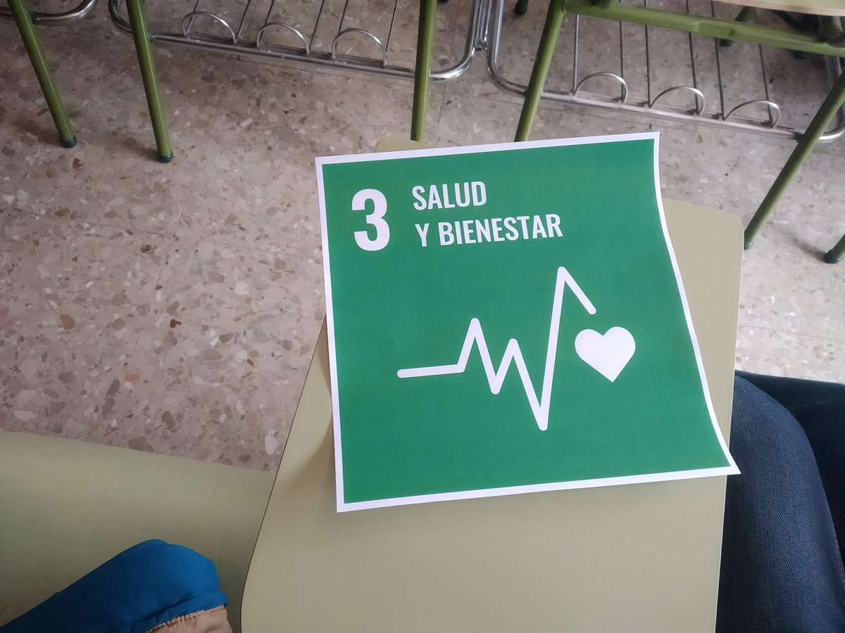 pilarcpma's tweet photo. Sostener al planeta una difícil y necesaria tarea. @caceres_ant nos introduce en la agenda 2030 en el #ceipcalixtoariño https://t.co/VttYZovEvy