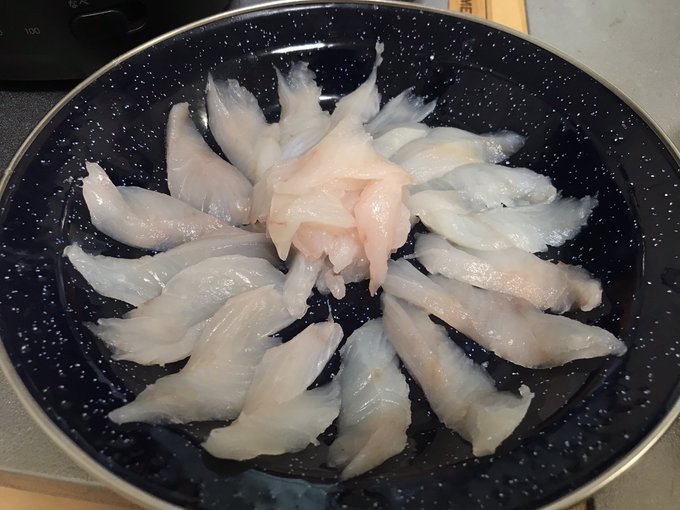 残っていたオジロバラハタでしゃぶしゃぶを
魚の備蓄が尽きてきたので
次の土日は海に出ます 