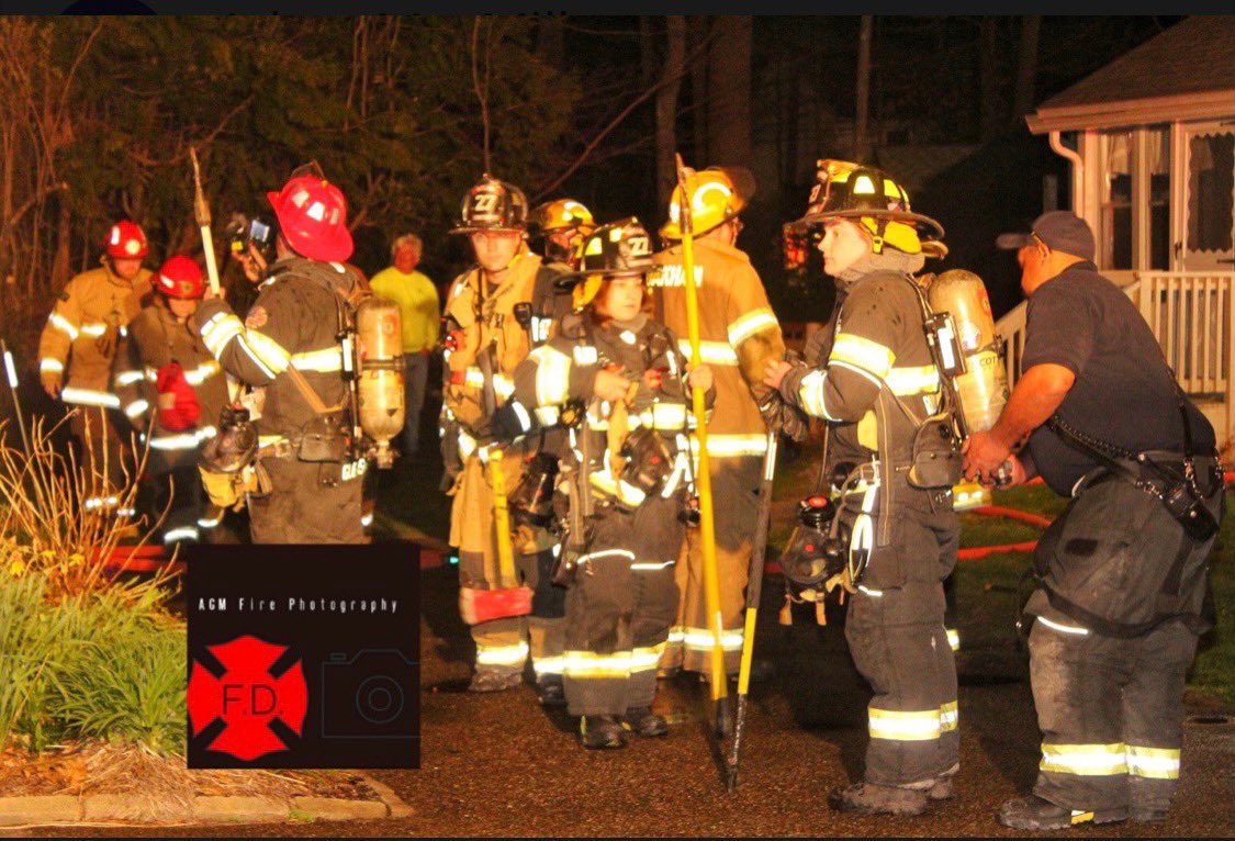 RFD had a busy Monday, responding to 10 calls for service in 11 hours, including 2 MVAs and a structure fire in Oakham. Pictured are crews from Rutland Engine 1 and Tanker assisting <a href="/OakhamFire/">Oakham Fire Rescue</a> with quickly extinguishing a fire in a large detached garage. <a href="/AGMFirePhotog/">Car-401</a>