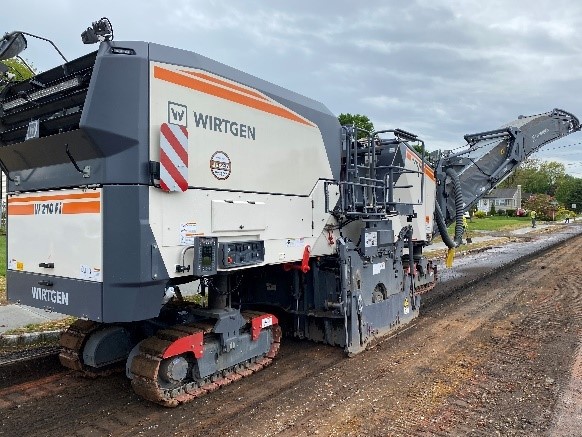 The Wirtgen W210Fi large milling machine offers compact dimensions and caters to a wide range of applications from surface course rehabilitation to pavement removal at full depth, all the way to fine milling operations! #JESCO #WIRTGENGROUP