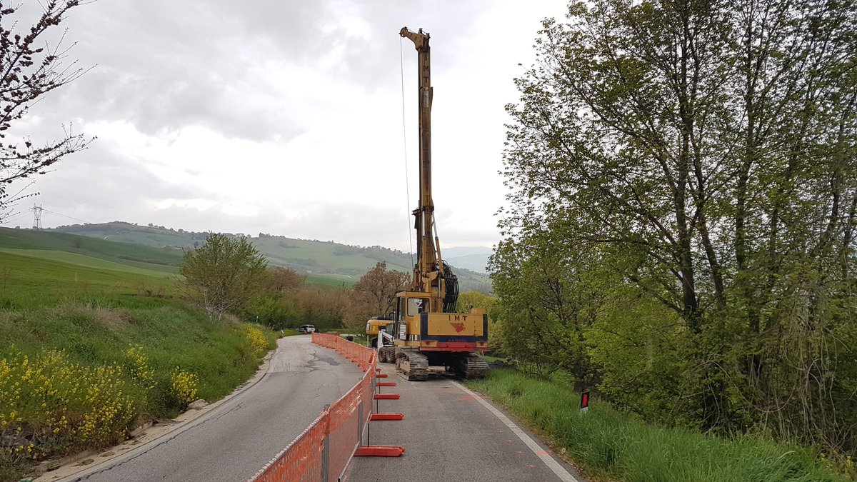 CarloScheggia's tweet photo. 1,8 milioni di euro di lavori da parte della #ProvinciadiMacerata per il ripristino del corpo stradale della provinciale 125, “Tolentino – Abbadia di Fiastra”, danneggiata dal sisma del 2016. https://t.co/chKeODHWQt