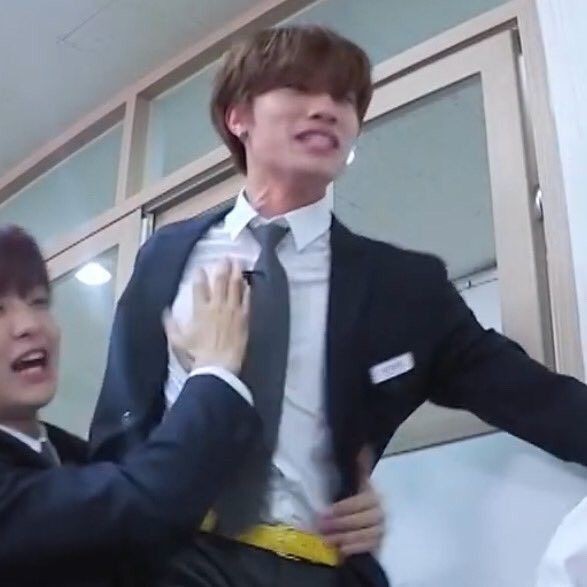 *Jeongwoo trying to lift yedam* "Yee dam lagake haishaaa"n