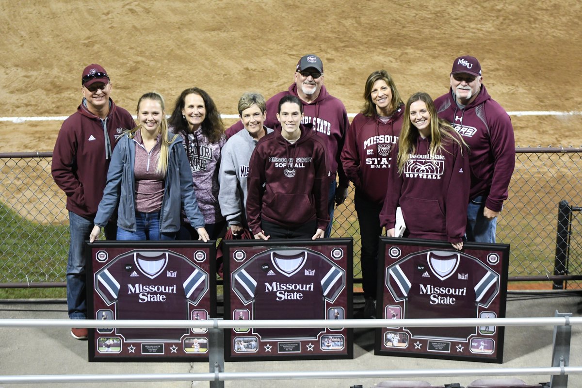 Following last night's game, we honored our 2020 seniors with Erin Griesbauer, Hannah Heinrichs, and Darby Joerling all returning to be recognized!

Thank you to these tremendous Bears for all of their dedication to the program and we wish them continued success! 🐻🎓