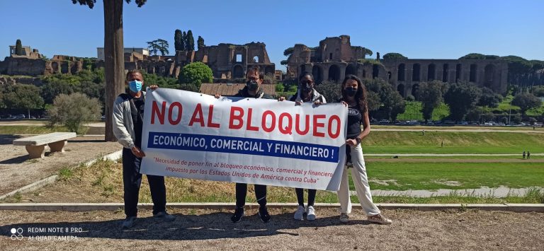 BelkysTPinar's tweet photo. Vacuna internacional de solidaridad contra un virus que también mata: el del #bloqueo. Desde distintos lugares del mundo hay un reclamo: #EliminaElBloqueo #NoMásBloqueo a #Cuba���🇺 https://t.co/Y9DlDRwKnW