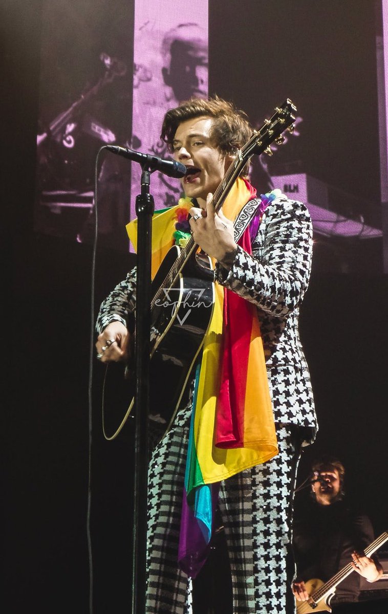 harry live on tour in barcelona, a thread