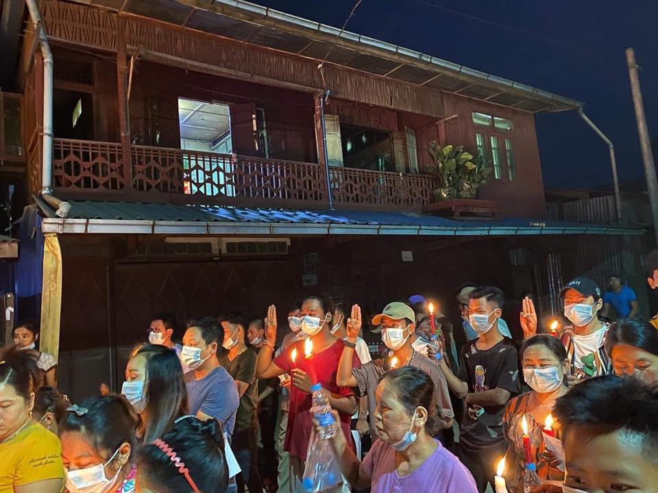 Nighttime Protest in Saing Taung, Hpa-Kant, Kachin State

#WhatsHappeningInMyanmar #Apr25Coup #MilkTeaAlliance