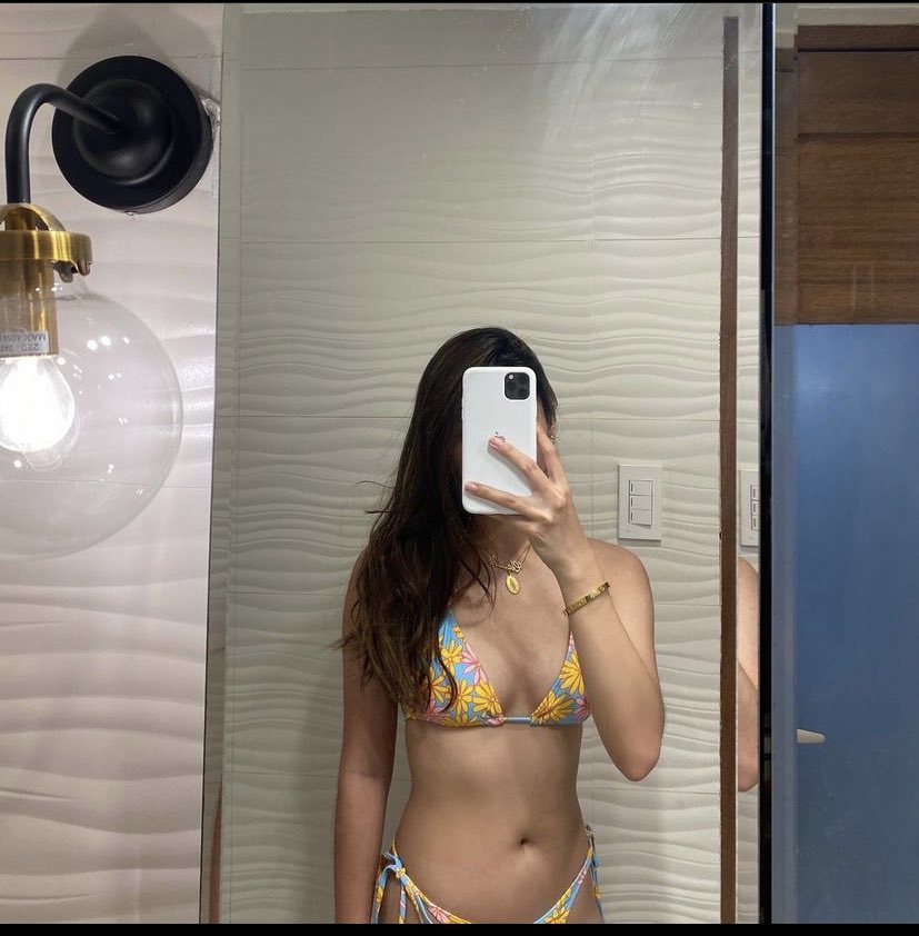 holasenyoritas's tweet photo. pool day errday 💦 https://t.co/N1FMiUxILP