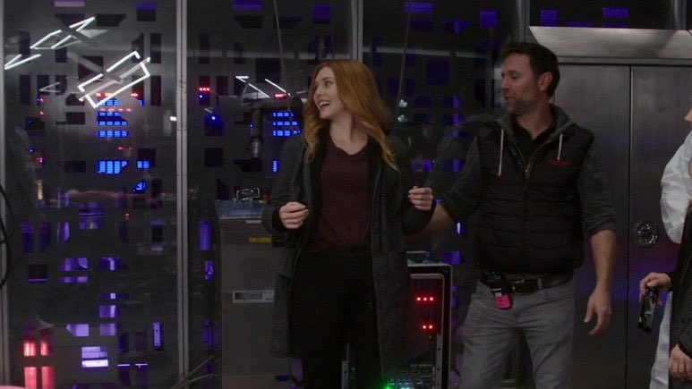 LizzieContent's tweet photo. I want the chaotic energy that Elizabeth Olsen while filming some of the saddest scense https://t.co/ZHS2kRVNSi